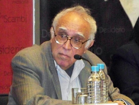 Carlos Monsiváis durante la presentación de su libro "El Estado laico y sus malquerientes".